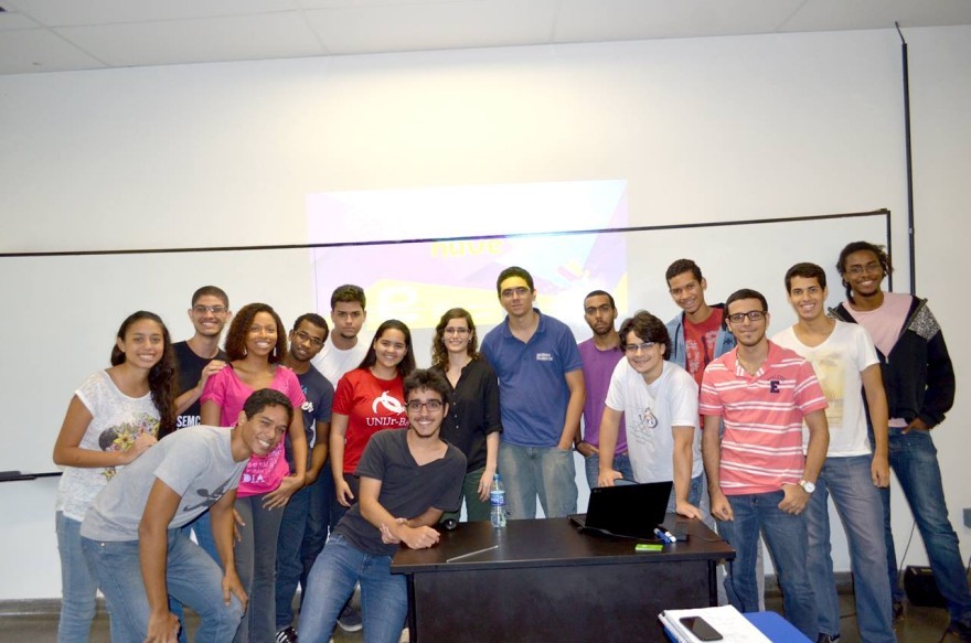 Equipe da InfoJr ao final da palestra (30/04/2014)